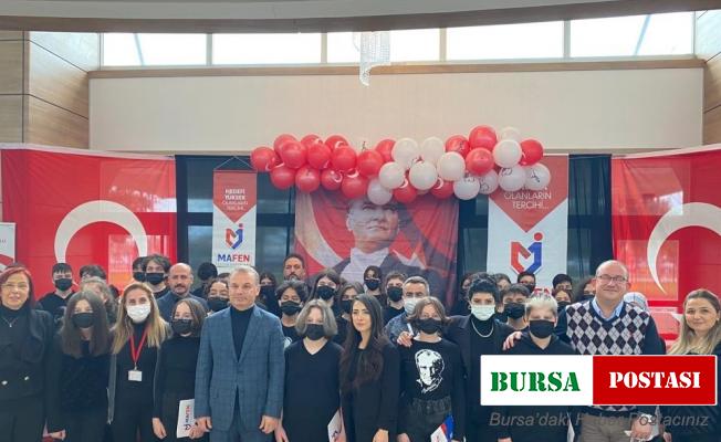 Samsun’da sağlık çalışanları öğrencilerle birlikte Çanakkale Zaferi’ni kutladı