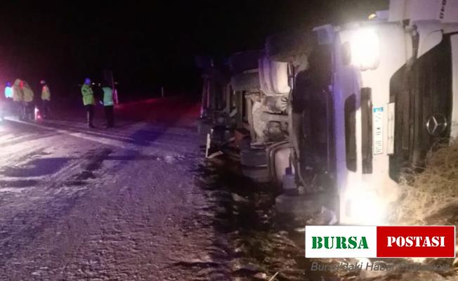 Samsun’da tır devrildi: 1 ölü