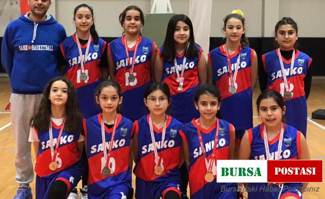 SANKO Okulları basketbol takımı il ikincisi oldu