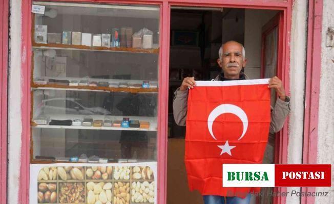 Şanlıurfa’da Çanakkale Şehitleri anısına bayrak dağıtıldı