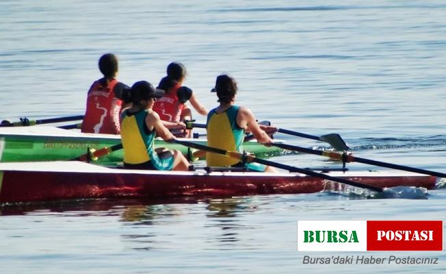 Sapanca Gölü’nde kürekler şampiyonluk için çekiliyor