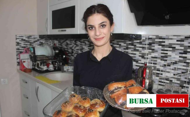 Sattığı yiyeceklerin parasıyla hayvanlara mama alıyor