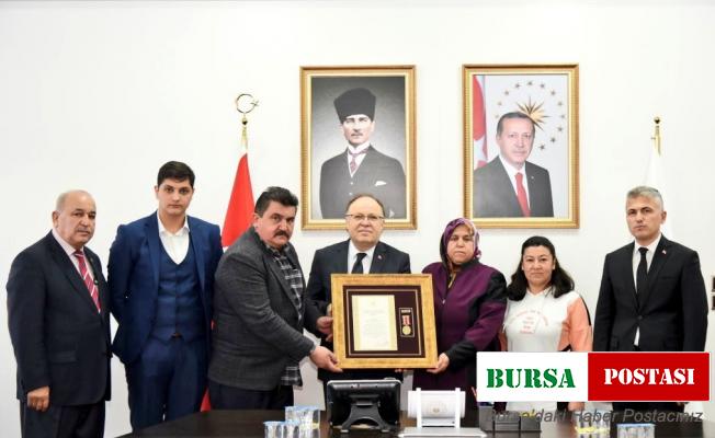 Şehidin ailesine dövlet övünç madalyası ve beratı takdim edildi