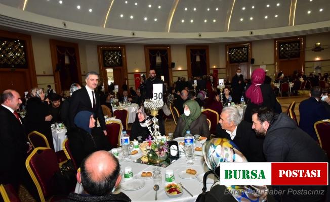 Şehit yakınları ve gaziler ile protokol üyeleri yemekte buluştu