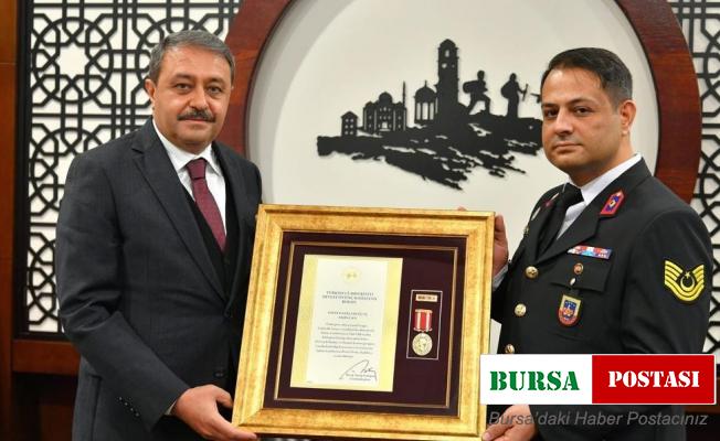 Şehit yakınları ve Gazilere devlet övünç madalyası