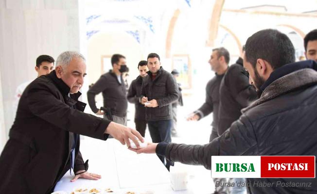 Şehitler anısına helva dağıtıldı