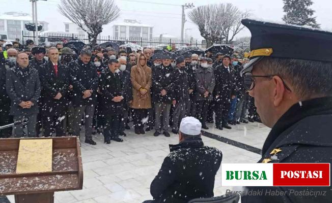 Şehitler, kar yağışı altında anıldı