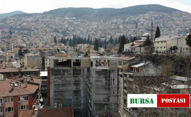 Şehrin siluetini bozan binada yıkım başladı