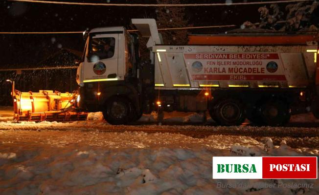 Serdivan Belediyesi’nden hafta sonunda kar mesaisi