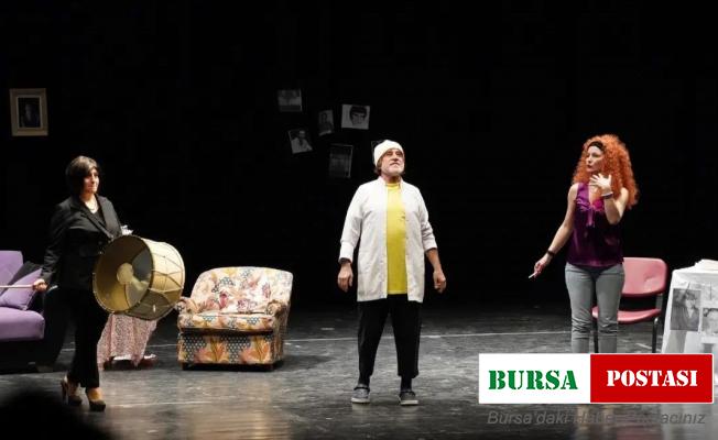 ‘Sevgili Yönetmenim’ adlı oyun ayakta alkışlandı