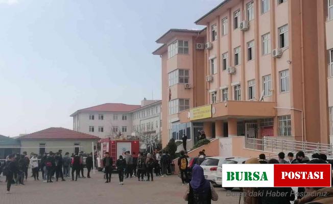 Sigara izmaritleri okulda yangın paniğine neden oldu