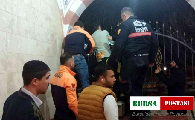 Siirt’te duvardan atlayan gencin koluna demir saplandı