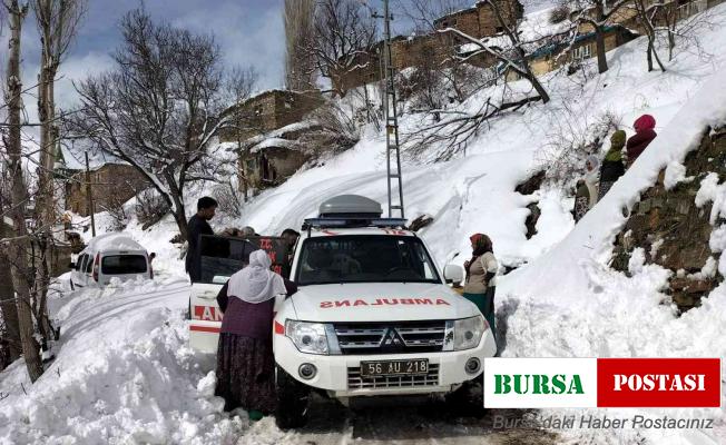 Siirt’te kar ve tipi nedeniyle 80 yaşındaki hasta 4 saat sonra hastaneye ulaştırıldı