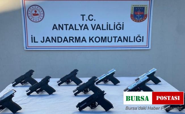 Silah kaçakçısı valizi çöpe atıp kaçarken yakalandı