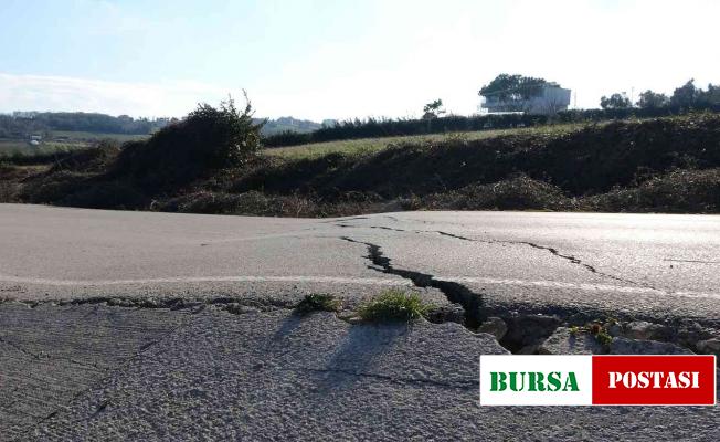 Sinop’ta heyelan nedeniyle yolda çökme oluştu