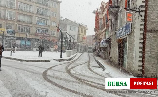 Soğuk hava ve kar yağışı bu ilçede hayatı felç etti
