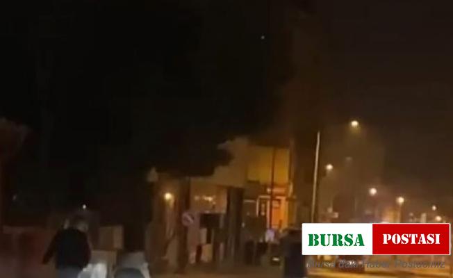 Sokakta yere yatırdıkları adamı tekme tokat dövdüler