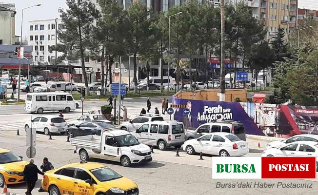 Sürücüler yolun kapatılmasına tepkili