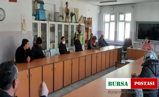 Tarım aracıyla trafiğe çıkmanın sakıncalarını anlattılar