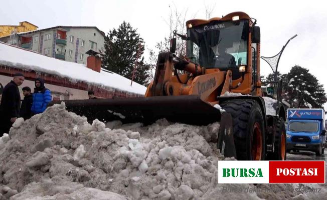 Tatvan’da karla mücadele çalışması devam ediyor