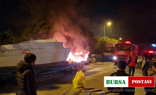 Tekne alev alev yandı