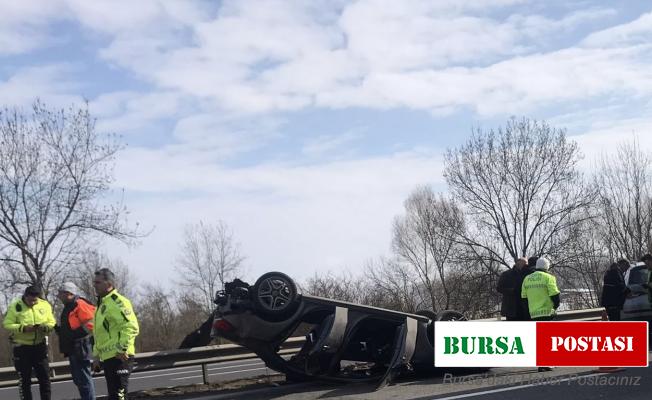 TEM’de tıra çarpan otomobil takla attı