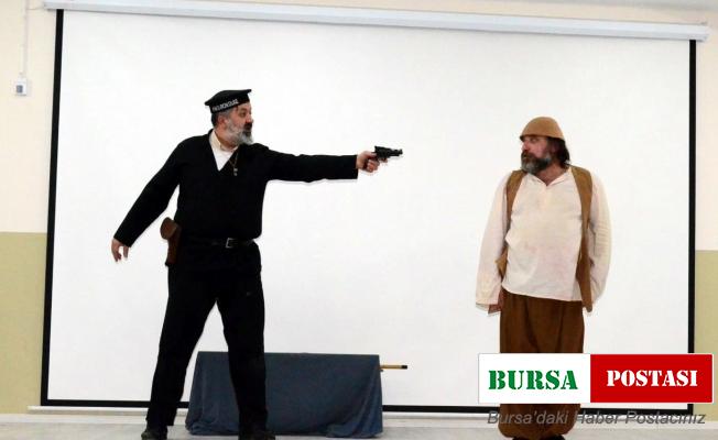 Tercan’da “Ya İstiklal Ya İzmihlal” adlı tiyatro oyunu sahnelendi