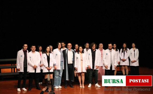 Tıp öğrencileri beyaz önlük giydi