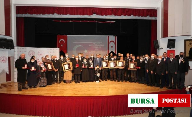 Tokat’ta 6 şehit ailesi ile 19 gaziye devlet övünç madalyası ve beratı verildi