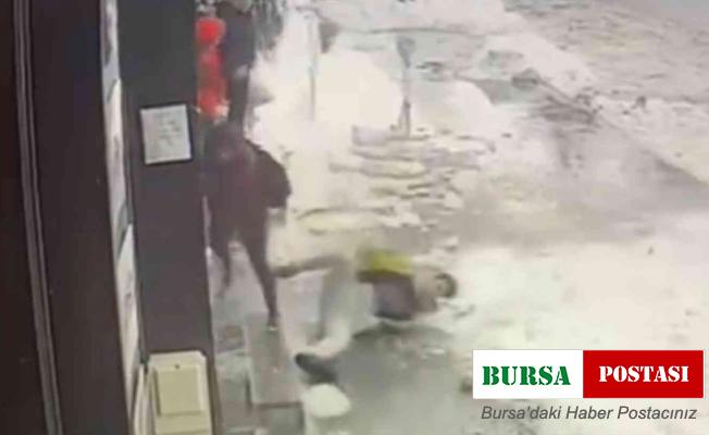 Tonlarca kar kütlesinin altında kalmaktan son anda kurtuldular