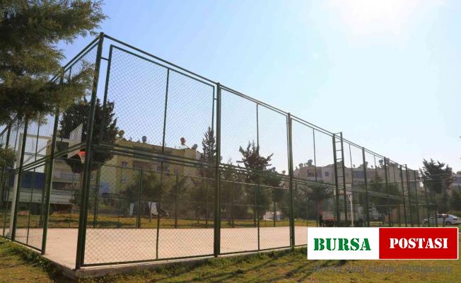 Toroslar Halkkent’e yeni basketbol sahası