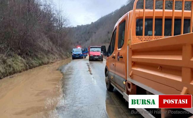 Trabzon-Bayburt karayolunda heyelan