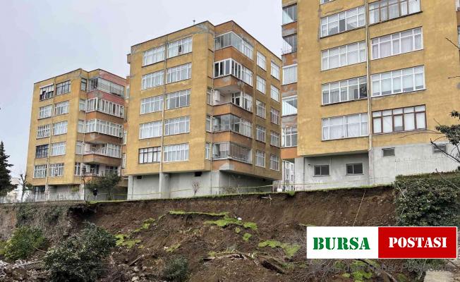 Trabzon’da çöken istinat duvarı paniğe neden oldu