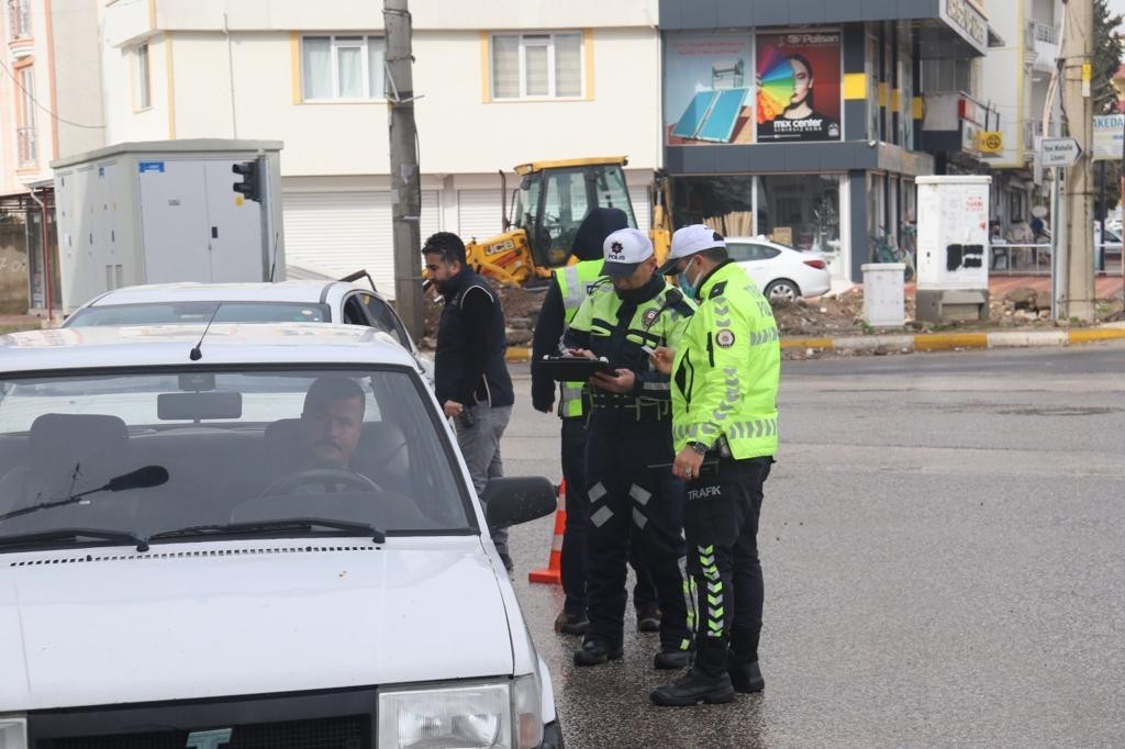 Trafik kontrolleri sürüyor