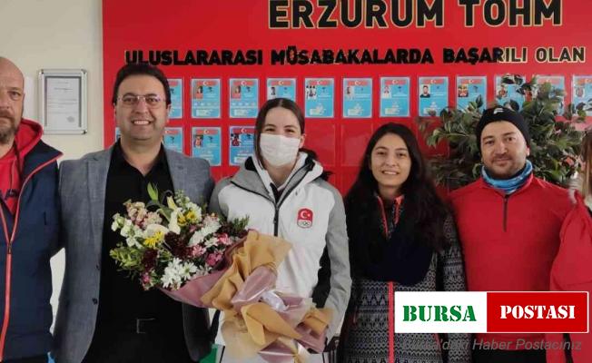 Türkiye’nin kayaktaki gururu Ceren çiçeklerle uğurlandı