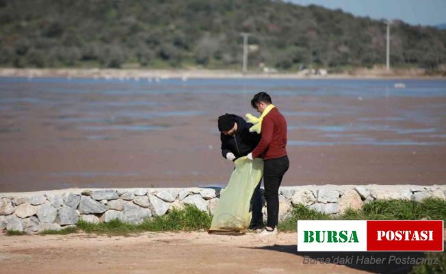 Tuzla Sulak Alanı’ndan 2 saate 33 poşet çöp çıktı