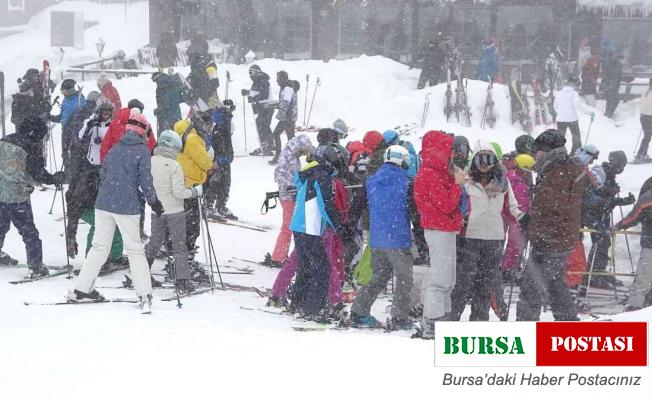Uludağ’da kar kalınlığı 2 metreye yaklaştı, pistler doldu taştı