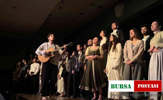 Üniversiteli gençlerden tiyatro festivali