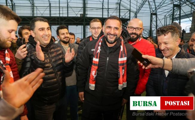 Uşaksporlu taraftarlardan Ümit Karan’a hoş geldin kutlaması