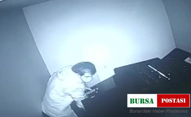 Üsküdar’da, camiden 100 bin TL’lik ses sistemi hırsızlığı kamerada