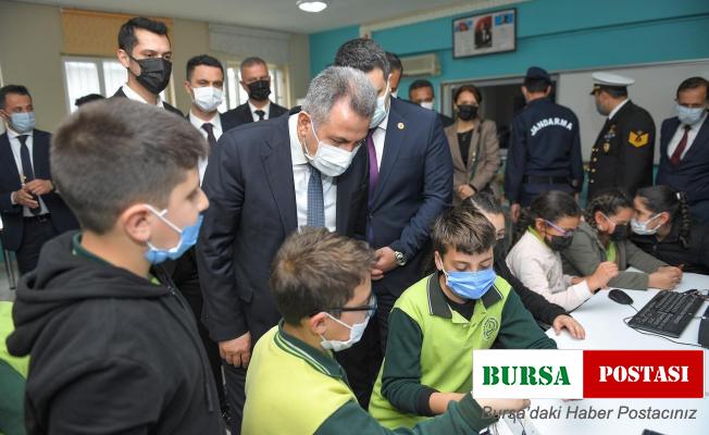 Vali Elban, robotik kodlama sınıflarının açılışını yaptı