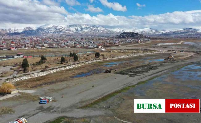 Van Büyükşehir Belediyesinden İskele sahiline yeni park