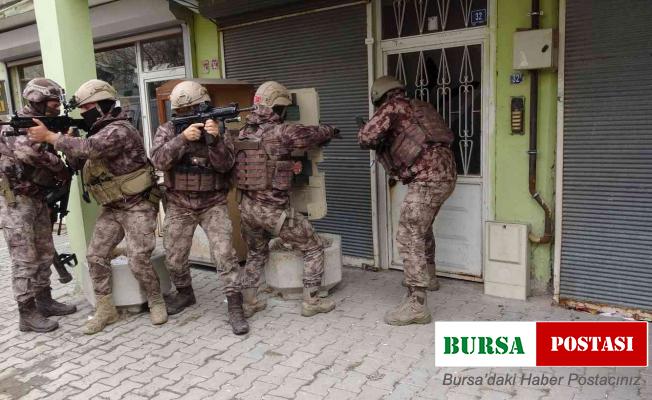 Van’da kullanılmayan iş yerinde 30 kaçak göçmen yakalandı