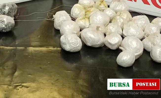 Vücutlarını gizledikleri uyuşturucuyla yakalandılar