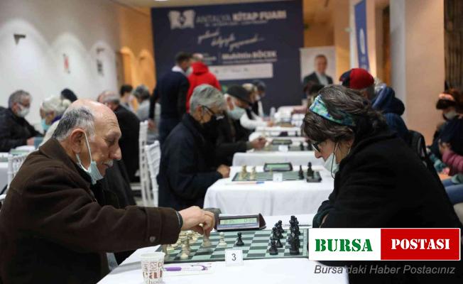 Yaşlı bireyler, satranç turnuvasında buluştu