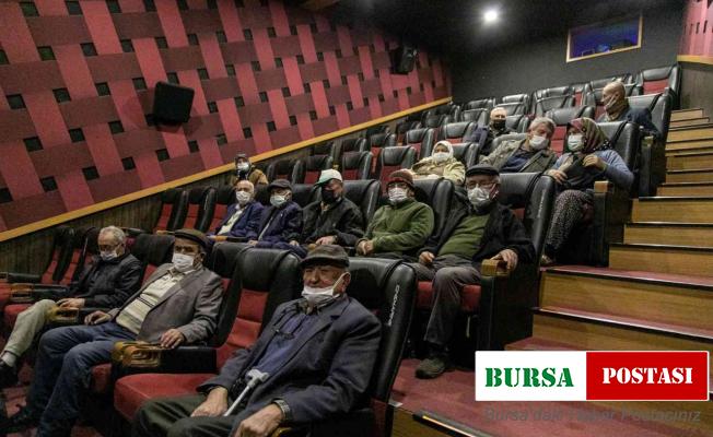 Yaşlılara saygı haftasında film izlediler