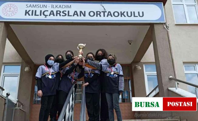 Yenilgisiz kız satranç takımı Türkiye Şampiyonası’na katılacak