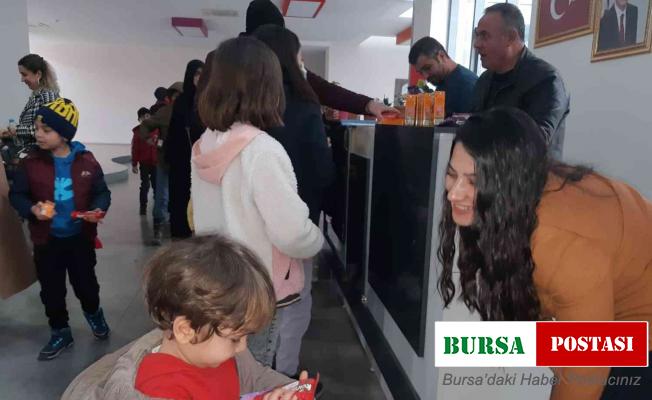 Yenişehir’de ücretsiz tiyatro şenliği başladı