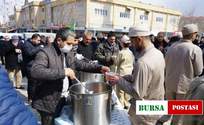 Yeşilyurt’ta hoşaf ve arpa ekmek dağıtıldı