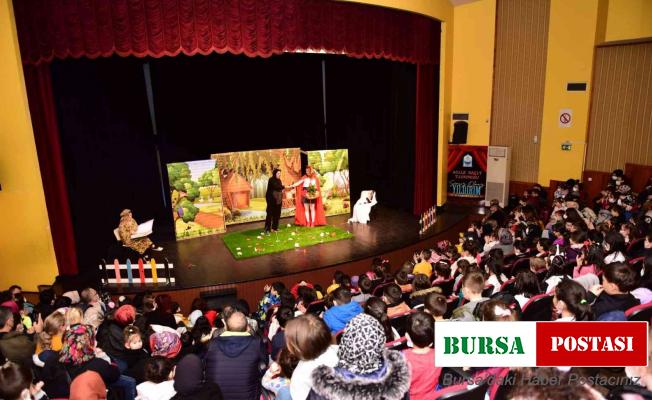Yıldırım’da yüzlerce çocuk tiyatroyla buluştu